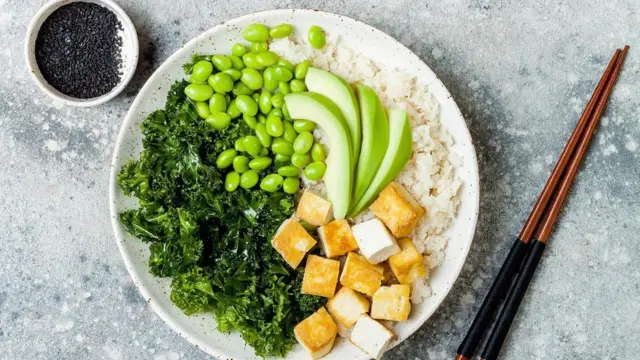 Соевыми продуктами часто заменяют красное мясо, они - составная часть здоровой диеты