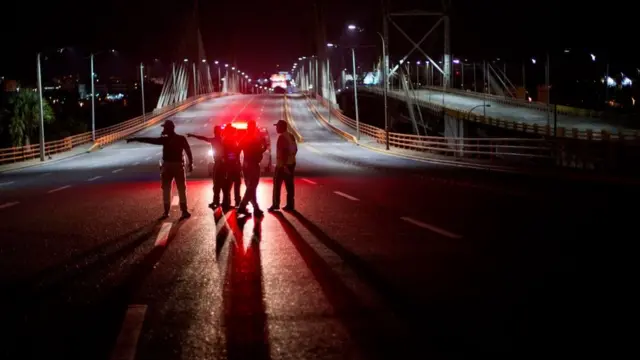 policía