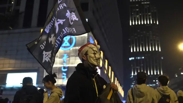 示威者表明会继续抗争。