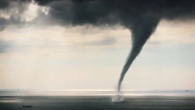 અરબ સાગરની દરિયાઈ સપાટી ઠંડી હોવાથી લૉ પ્રૅશર એરિયા, ડિપ્રેશન કે ડિપ ડિપ્રેશન ઊભા થાય, પરંતુ તે વાવાઝોડાંનું સ્વરૂપ ધારણ કરતાં ન હતાં.