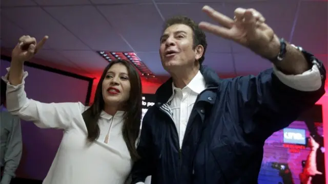 سلفادور نصر الله مع زوجته إروشكا إلفير