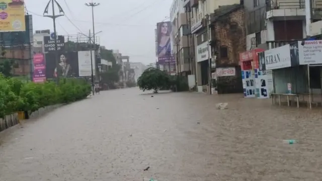 पूर, दरडी, महाराष्ट्र