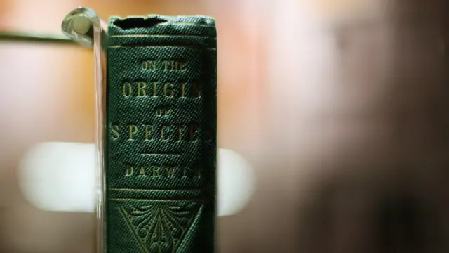Libro "El origen de las especies", de Charles Darwin.
