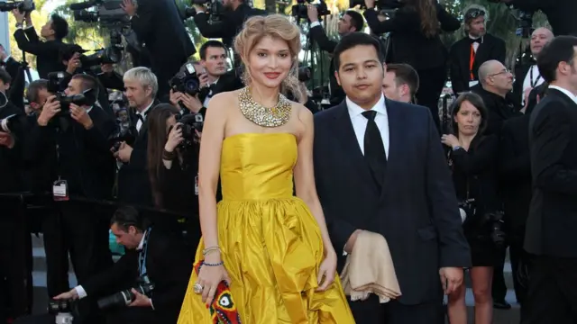 Каримованинг Лондонда яшаётган ўғли онасига қарши айбловларни рад қилади