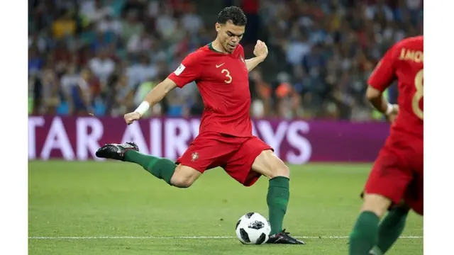 Agbabọọlu to n fi gbogbo ara gbaa