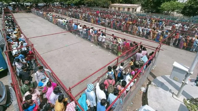 తిరుపతిలో ఏప్రిల్ 12వ తేదీ తొక్కిసలాట సమయంలో (పాత చిత్రం)