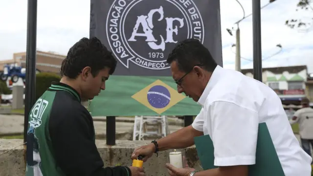 Homenagemestoril sol casinos bonusdois torcedores na Arena Condá