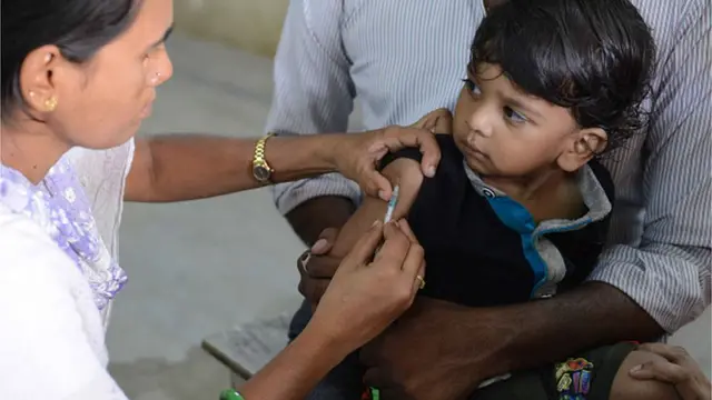 చిన్నారులు వ్యాక్సినేషన్