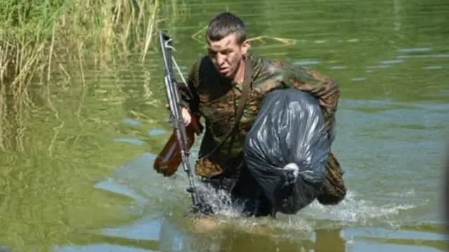 Білоруський десантник на навчанні