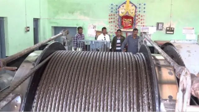 ఇనుప తీగే ఆధారం