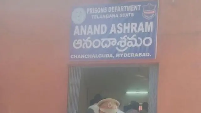 आनंद आश्रम हैदराबाद के बोर्ड का फ़ोटो