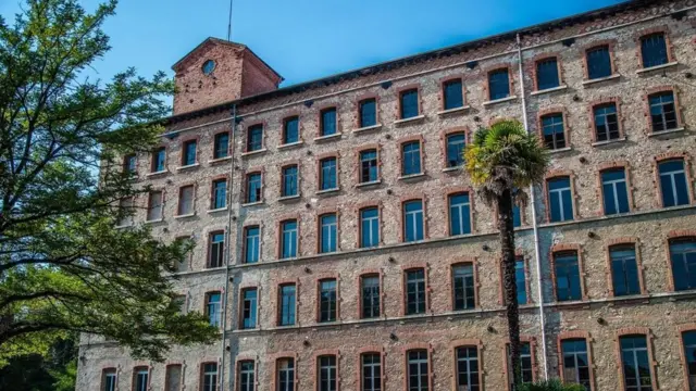 شُيّد مصنع النسيج هذا في سكيو عام 1862