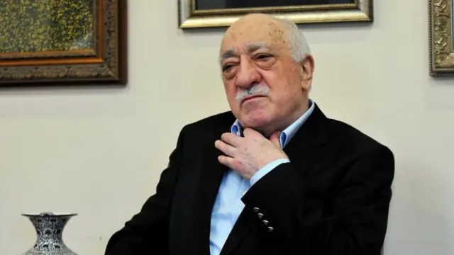 El clérigo Fetullah Gülen negó a la BBC que haya estado detrás de la organización de un golpe de estado en Turquía.