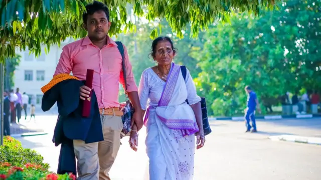 මිත්තණියට උපාධිය පිදූ කෝෂිලගේ කතාව