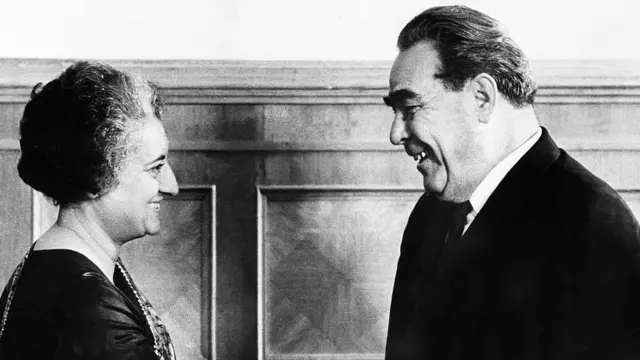 इंदिरा गांधी के साथ रूसी नेता लियोनिड ब्रेजनेव