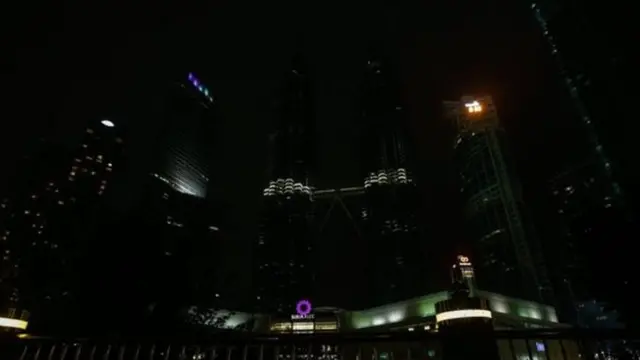 برجا بتروناس التوأم في العاصمة الماليزية كوالامبور