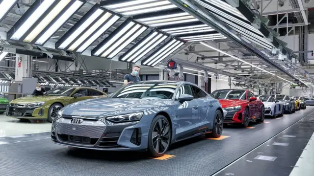 مدل الکتریکی ئی-ترون در کنار قوی‌ترین مدل بنزینی آئودی ساخته می‌شود