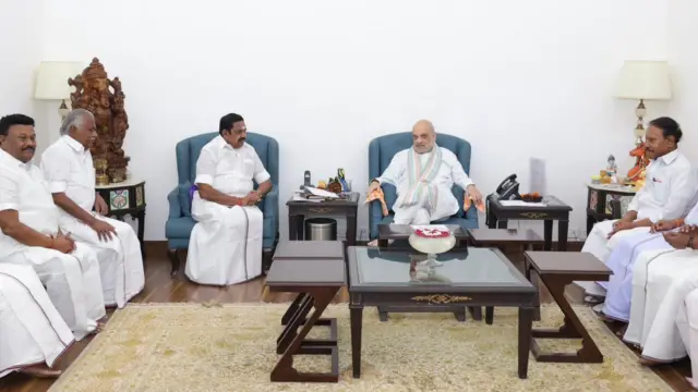 முகத்தைத் துடைக்கும் காட்சியை திட்டமிட்டு, அவதூறாக செய்தி வெளியிடுவது சரியல்ல என்கிறார் இபிஎஸ்.