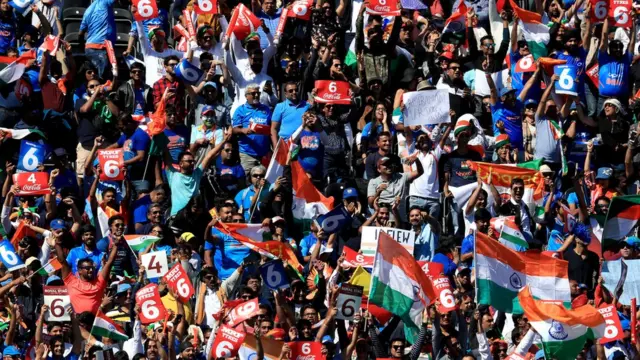 ਦਰਸ਼ਕਾਂ ਦਾ ਹੜ੍ਹ ਭਾਰਤ-ਪਾਕਿਸਤਾਨ ਵਾਂਗ ਇਸ ਮੈਚ ਵਿੱਚ ਵੀ ਦੇਖਣ ਨੂੰ ਮਿਲ ਰਿਹਾ ਹੈ।