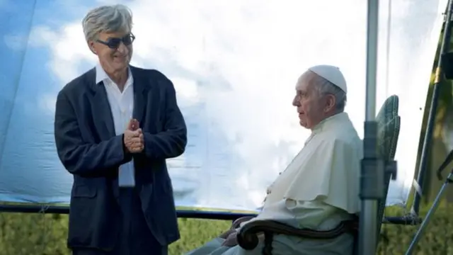 Bwana Wenders yavuze ko Papa yari "arakaye cyane" ubwo yavugaga ku ngingo y'abapadiri bakorera abana ihohotera rishingiye ku gitsina