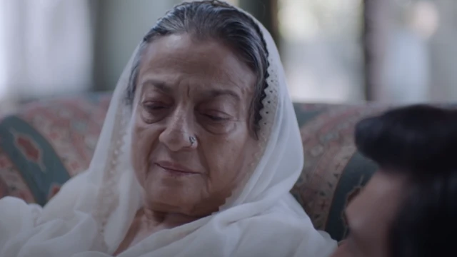 मॉर्डन लव सिरीज़ की कहानी 'बाई' में तनुजा और प्रतीक गांधी