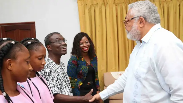Mme Benedicta Lasi et Dr Appeadu-Mensah, des chirurgiens pédiatriques qui avaient participé à cette opération historique il y a vingt ans, les deux jumelles et leurs parents ont été reçues vendredi par l'ancien chef de l’Etat.