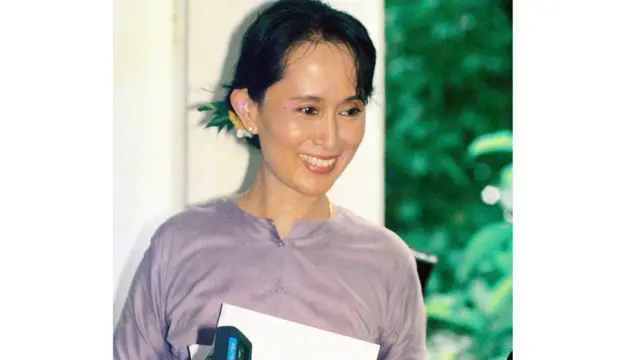 ၁၉၉၀ အစောပိုင်းကာလတွေက ဒေါ်အောင်ဆန်းစုကြည်