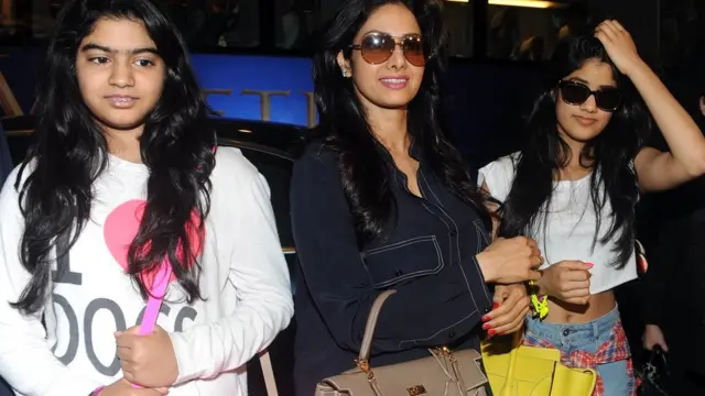 श्रीदेवी अपनी बेटियों खुशी और जाह्नवी के साथ