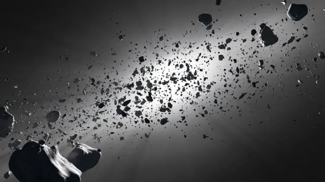 Cinturón de asteroides contra la estrella solar.