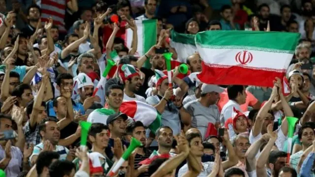 இரானில் கால்பந்து போட்டியை காண முயன்ற 35 பெண்கள் கைது செய்யப்பட்டுள்ளனர்.