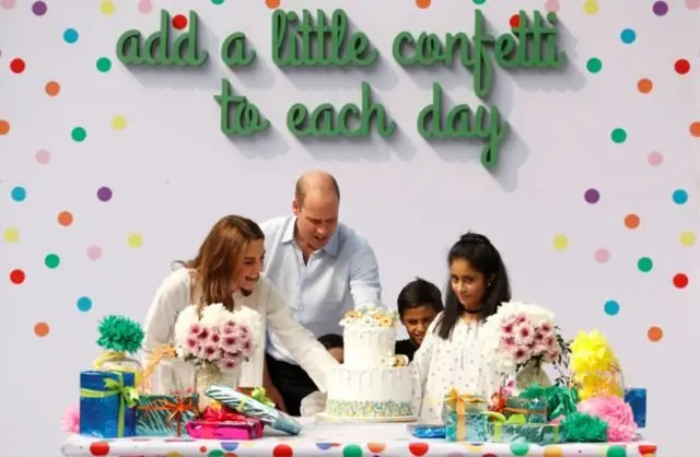 ආදිපාද යුවළ ළමා නිවාසයක පැවති උපන් දින සැමරුමකට ද එක්වූහ.
