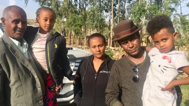 ዳዊት ሽላን ምስ ስድራ ቤቱ