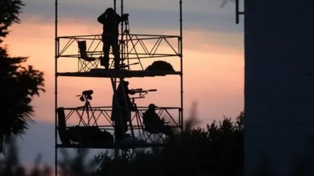 نشر قناصة حول ملعب الغولف