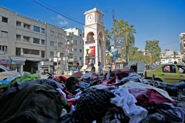 Muhaliflerin elindeki İdlib'in kentin merkezinde bulunan saat kulesi.