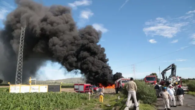 Incendio en un punto de extracción ilegal de combustible.