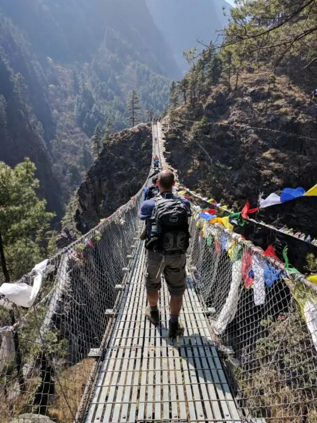 ایورسٹ کے راستے میں لوہے کے پل