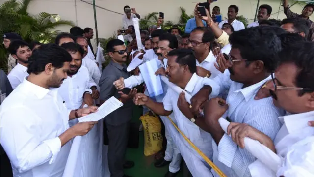 వై ఎస్ జగన్‌మోహన్‌రెడ్డి