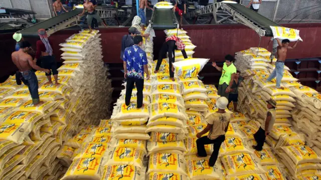 Workers for Asia Golden Rice export company dey load one ship with 1000 tons of rice wey dem wan carry go Africa.