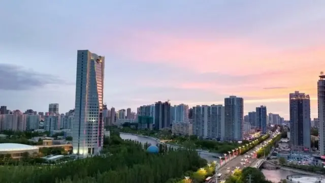 உலகில் மிக அதிகமாக கண்காணிப்பு உள்ள இடம் சின்ஜியாங் என்று நம்பப்படுகிறது.