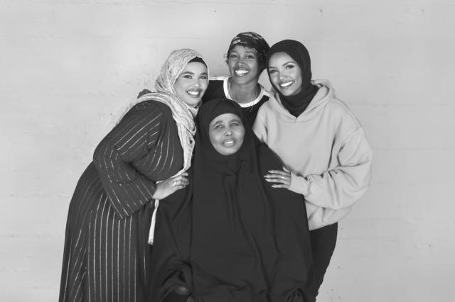 Halima avec sa mère, sa soeur Fadumo (à gauche) et sa cousine Rahma