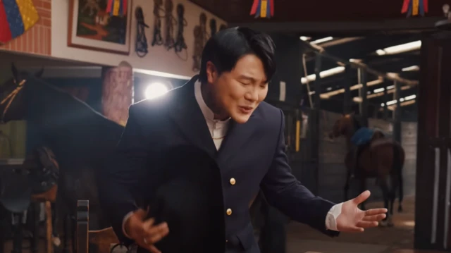 Zion Hwang, en una captura de su video y canción "Infiel".