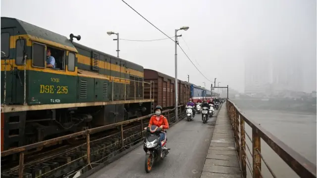 Long Bien bridge