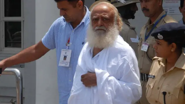 આસારામની તસવીર