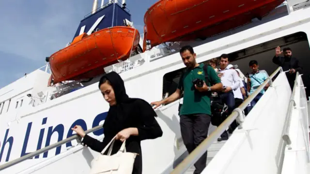 براساس اعلام بانک مرکزی ارز مسافرتی فقط برای یک بار سفر در سال به میزان ۱۰۰۰ یورو یا معادل آن به سایر ارزها به مسافران پرداخت می‌شود