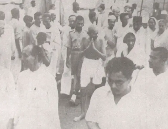 దిల్లీలోని బిర్లా హౌస్ వద్ద గాంధీ