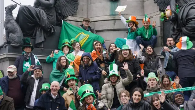 Veliki broj mladih okupio se u centru Dablina