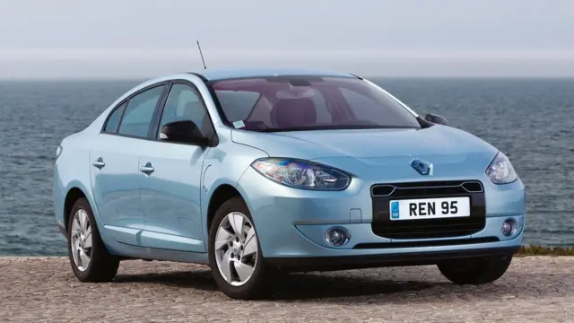 رنو اولین شرکتی بود که ایده تعویض باتری را در مدل فلوئنس اجرا کرد