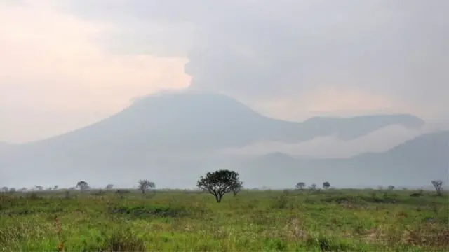 విరుంగా నేషనల్ పార్క్‌లో న్యీరగాంగో అగ్నిపర్వతం