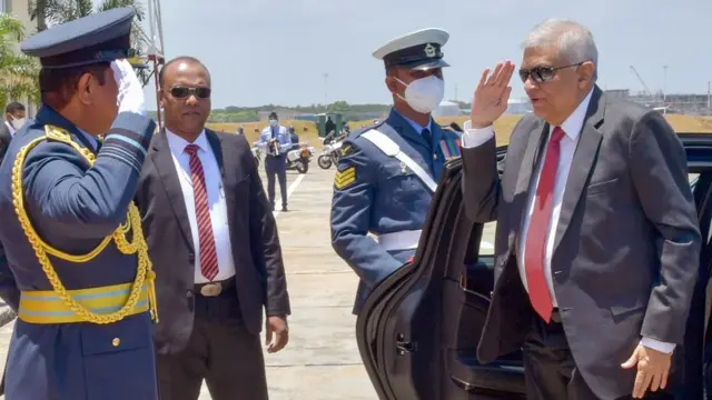 இலங்கை ராணுவம் ஜனாதிபதி ரணில்