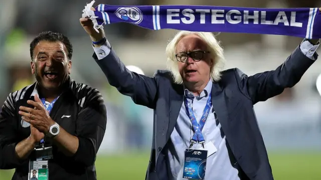 سایت ۹۰ می‌گوید که استقلال حدود دو میلیون دلار به شفر بدهکار است